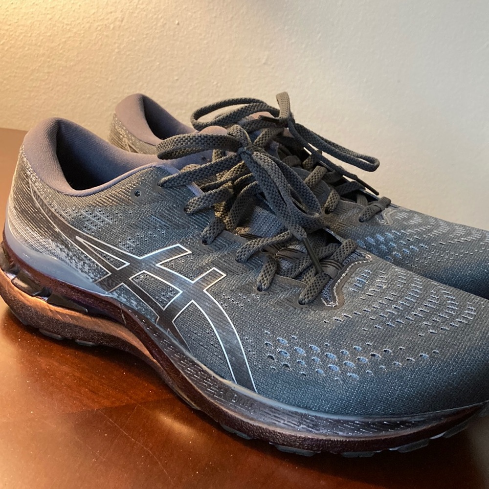 ASICS Kayano 28